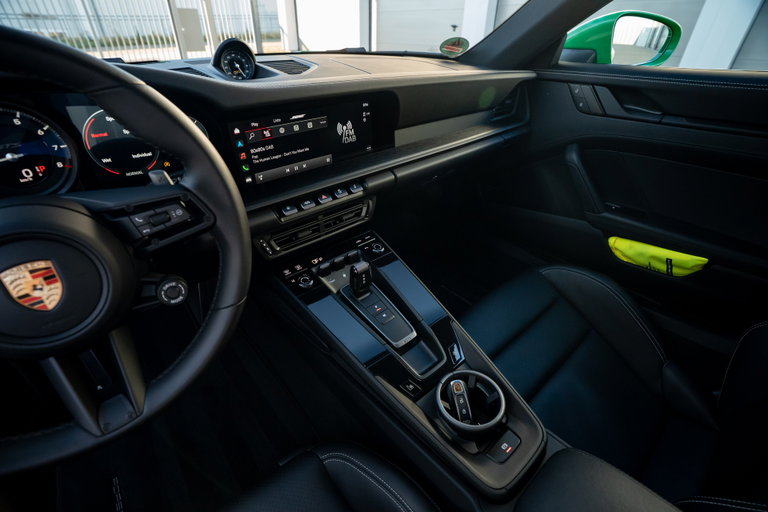 Porsche 992 Carrera 4 GTS