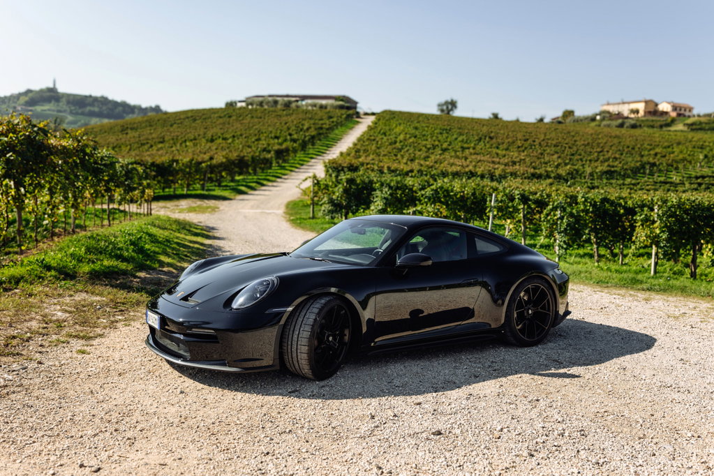 Porsche 992 GT3 Touring