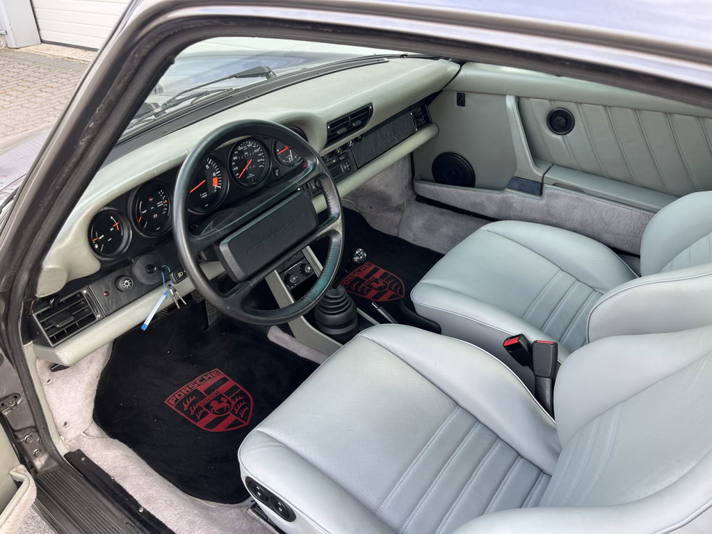 Porsche 911 Carrera 3.2