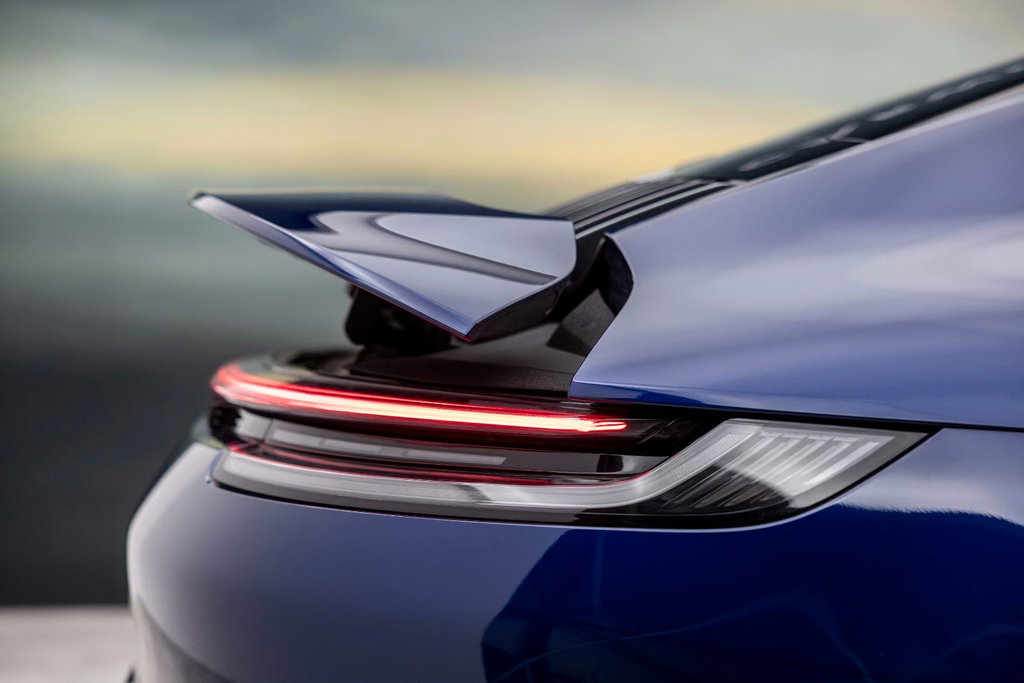 Porsche 992 Carrera 4