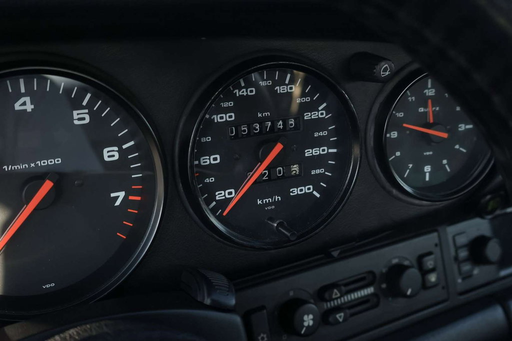 Porsche 964 Carrera 2 Speedster