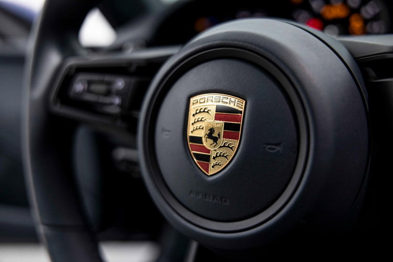 Porsche 992 Carrera 4