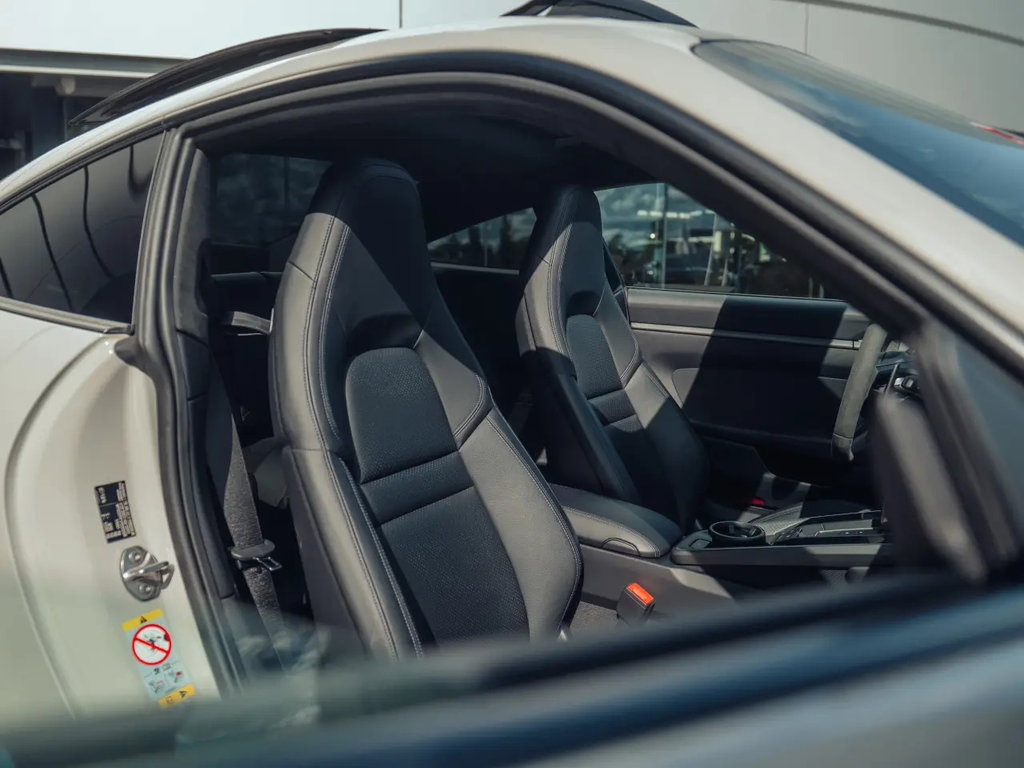 Porsche 992 Carrera