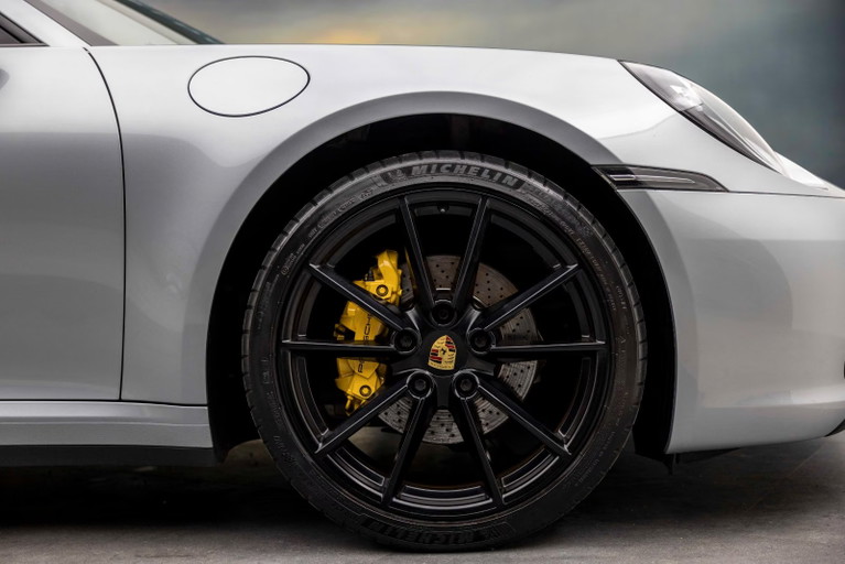 Porsche 992 Carrera