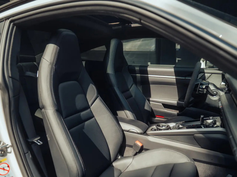 Porsche 992 Carrera