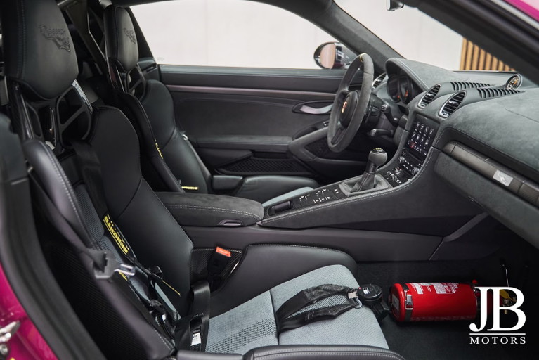 Porsche 718 Cayman GT4 RS
