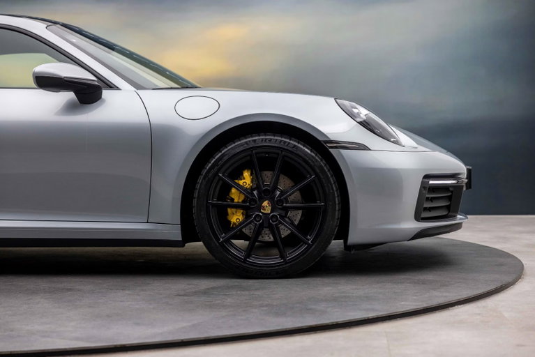 Porsche 992 Carrera