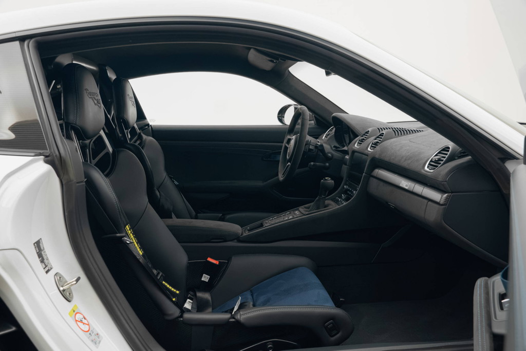 Porsche 718 Cayman GT4 RS