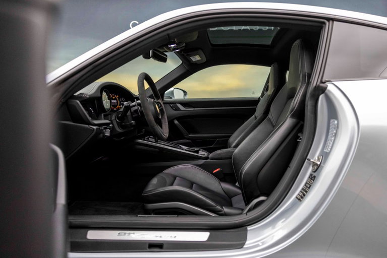 Porsche 992 Carrera