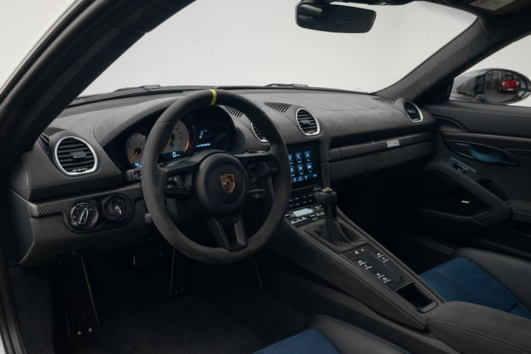 Porsche 718 Cayman GT4 RS