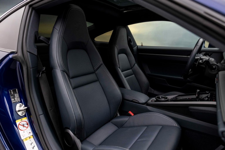 Porsche 992 Carrera 4