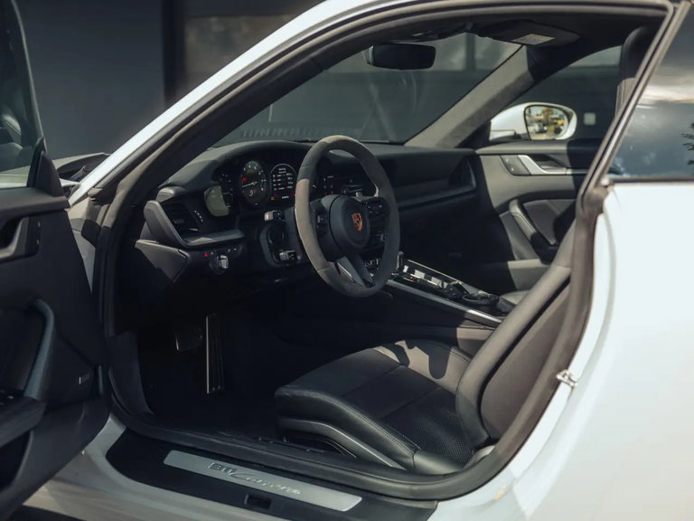 Porsche 992 Carrera