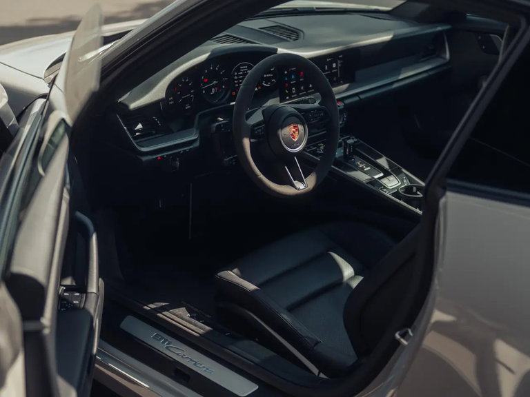 Porsche 992 Carrera