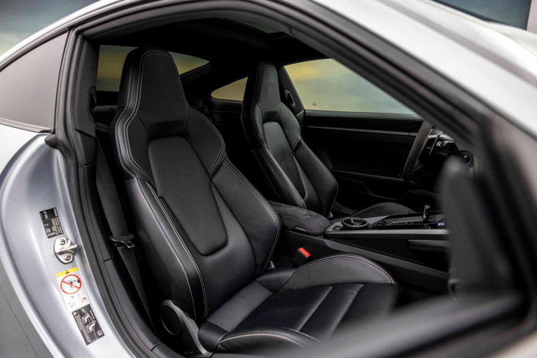 Porsche 992 Carrera