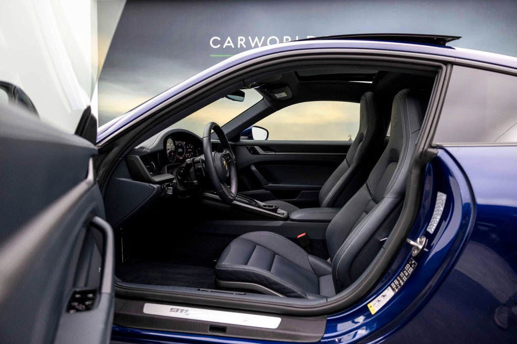 Porsche 992 Carrera 4