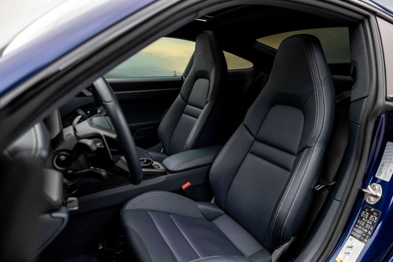 Porsche 992 Carrera 4