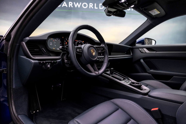 Porsche 992 Carrera 4