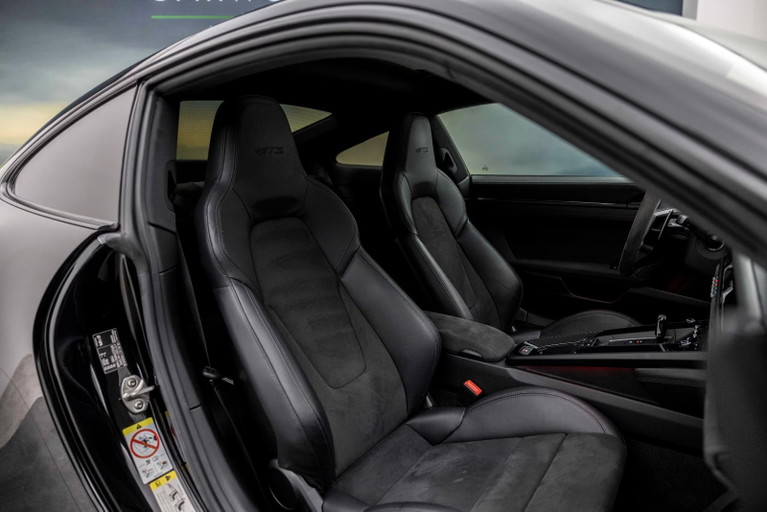Porsche 992 Carrera GTS
