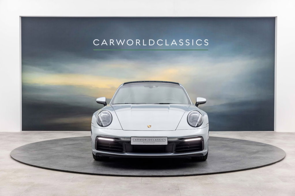 Porsche 992 Carrera