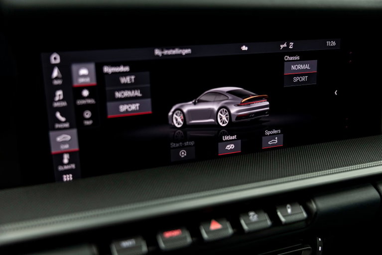 Porsche 992 Carrera 4