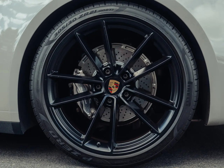 Porsche 992 Carrera