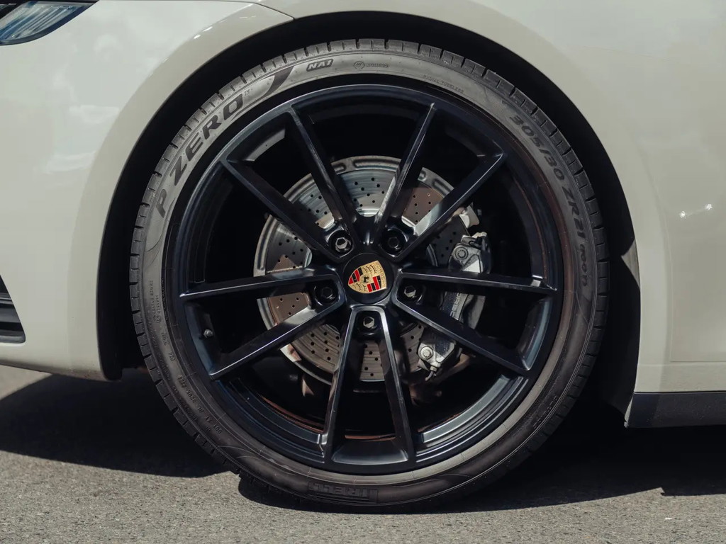Porsche 992 Carrera