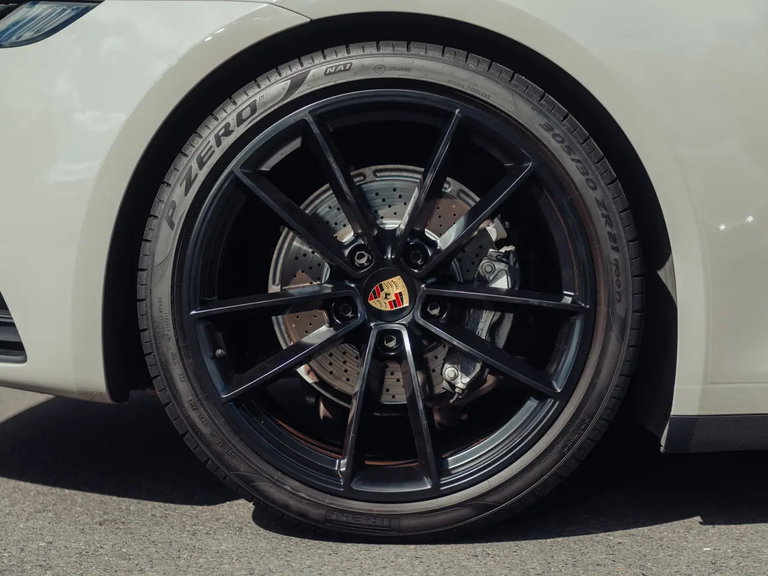 Porsche 992 Carrera