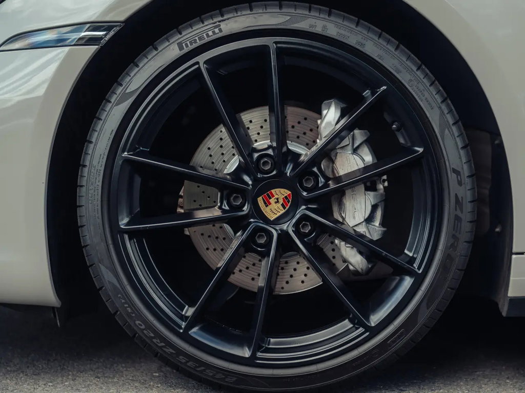 Porsche 992 Carrera