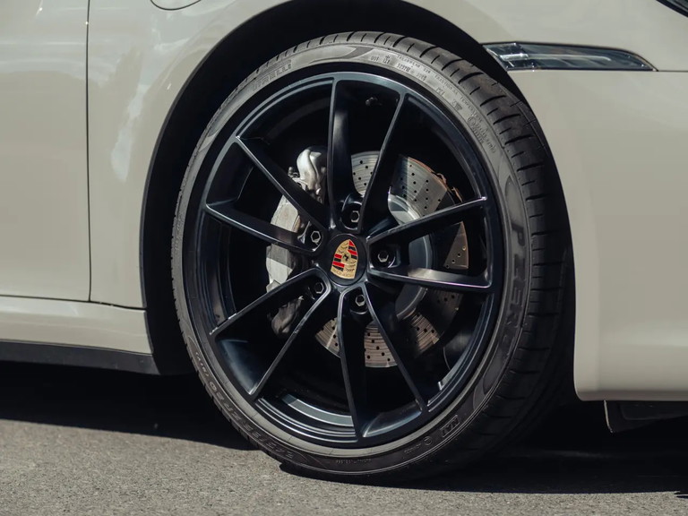 Porsche 992 Carrera