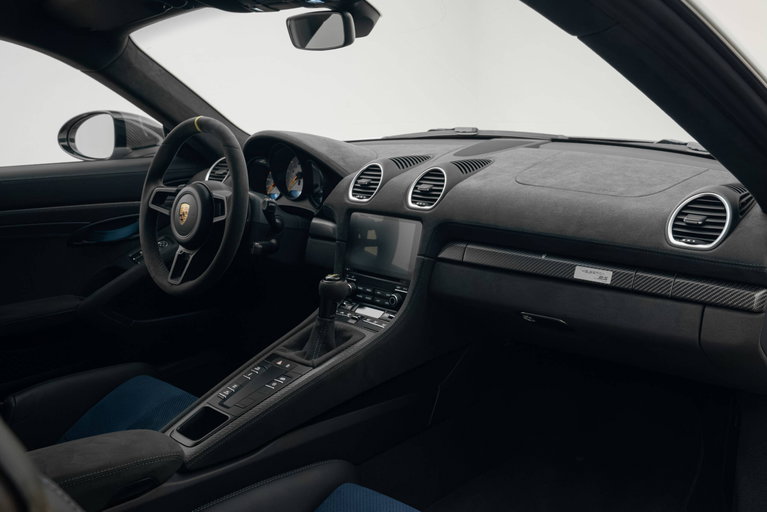 Porsche 718 Cayman GT4 RS