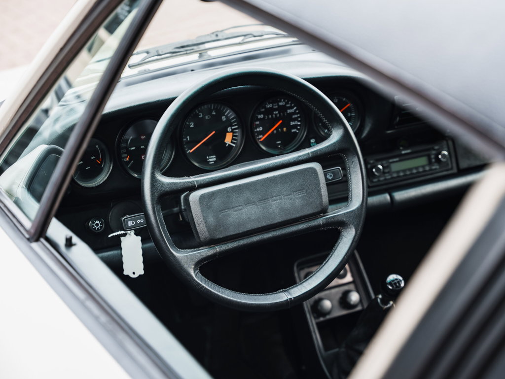 Porsche 911 Carrera 3.2 (US)