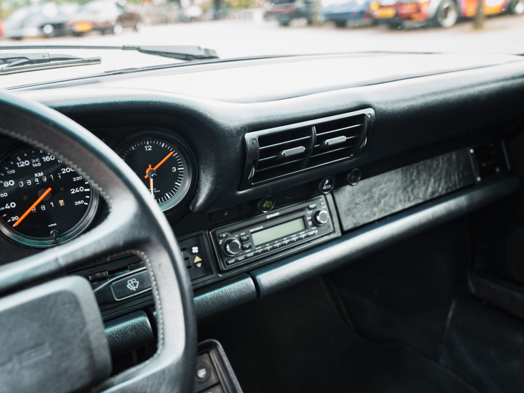 Porsche 911 Carrera 3.2 (US)