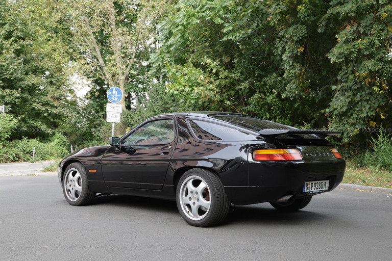 Porsche 928 S4