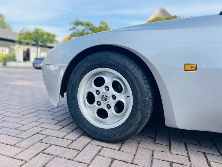 Porsche 944 Coupé