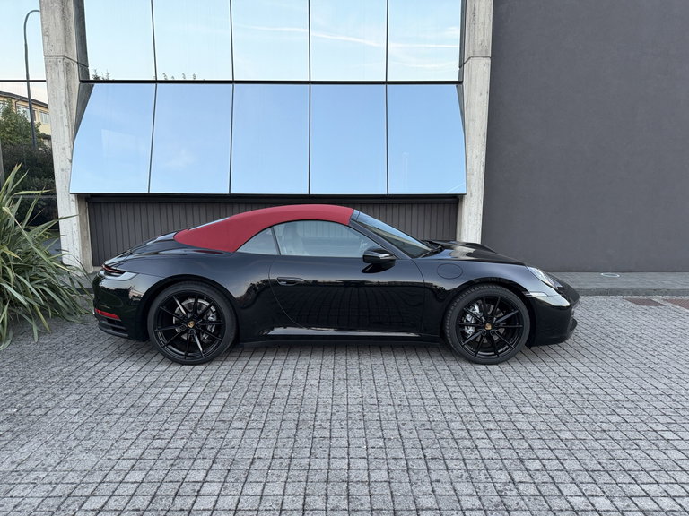 Porsche 992 Carrera