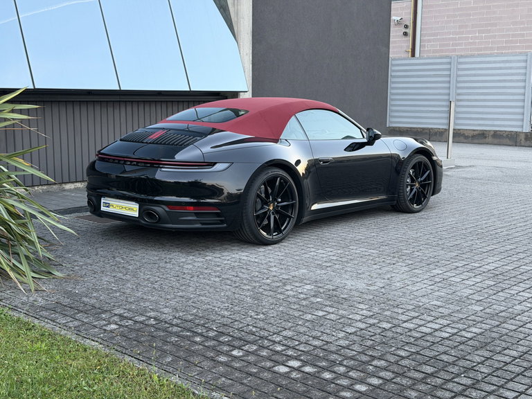 Porsche 992 Carrera