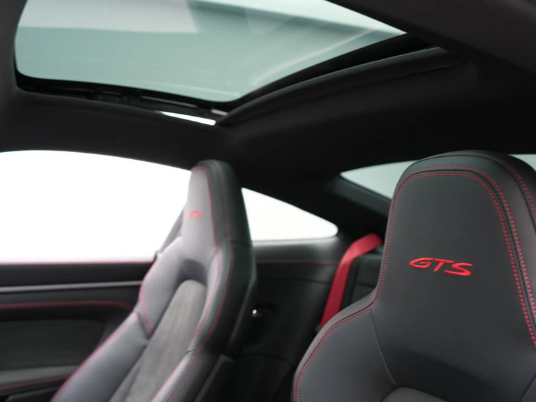 Porsche 992 Carrera 4 GTS