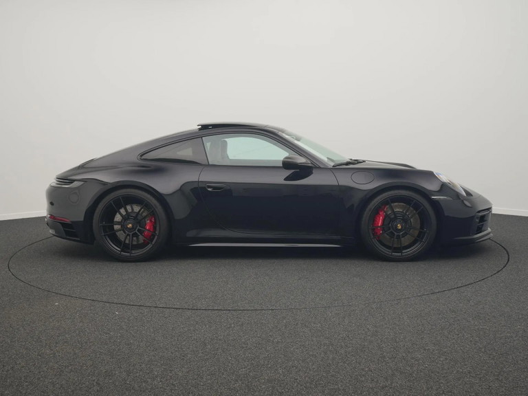 Porsche 992 Carrera 4 GTS