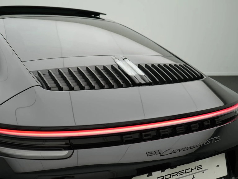 Porsche 992 Carrera 4 GTS