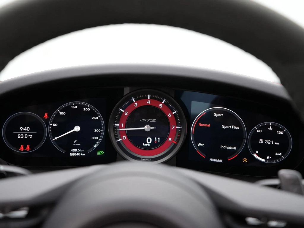 Porsche 992 Carrera 4 GTS