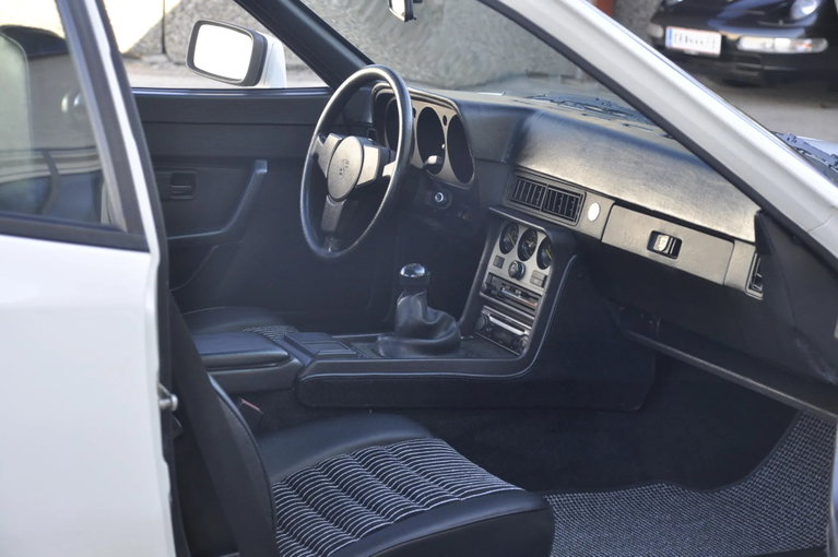 Porsche 944 Coupé