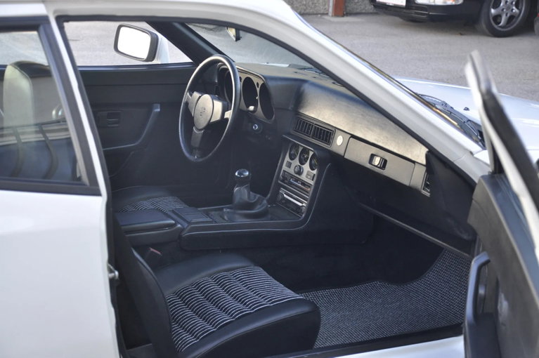 Porsche 944 Coupé