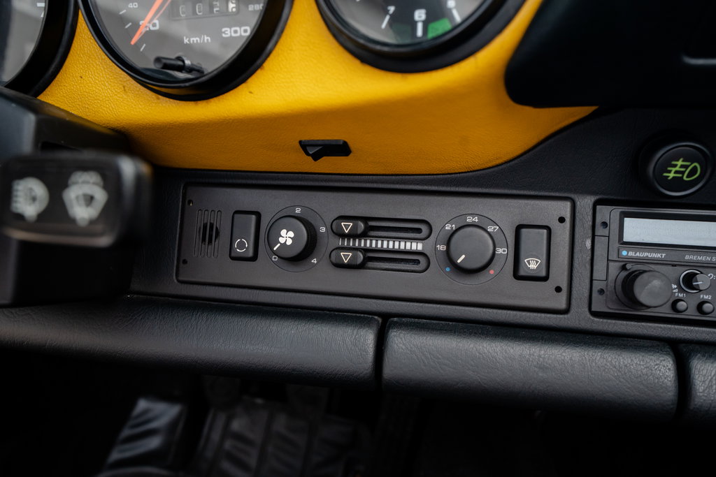 Porsche 964 Carrera 2 Speedster