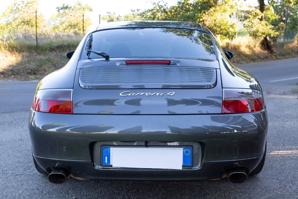 Porsche 996 Carrera 4
