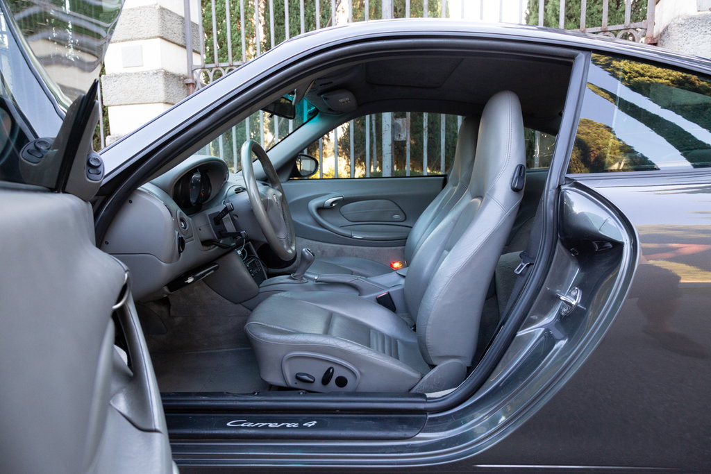 Porsche 996 Carrera 4