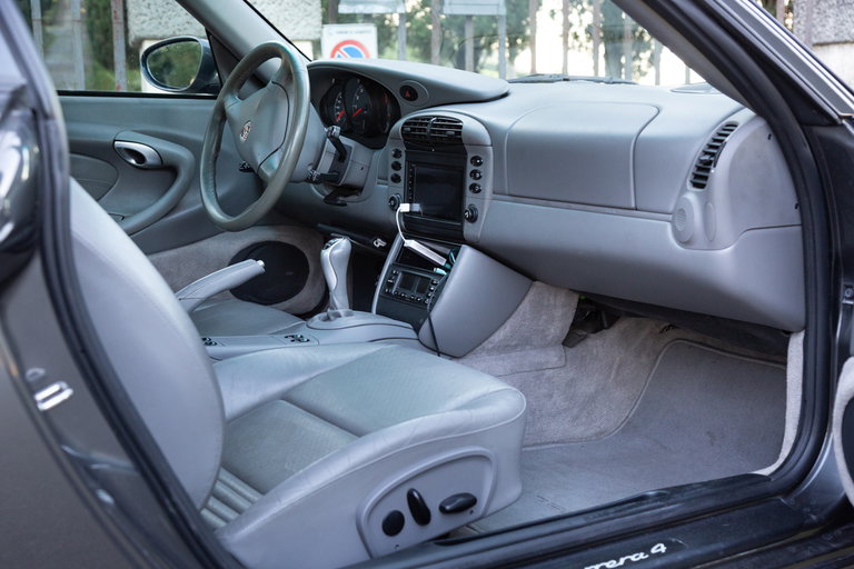 Porsche 996 Carrera 4