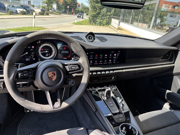 Porsche 992 Carrera 4 GTS