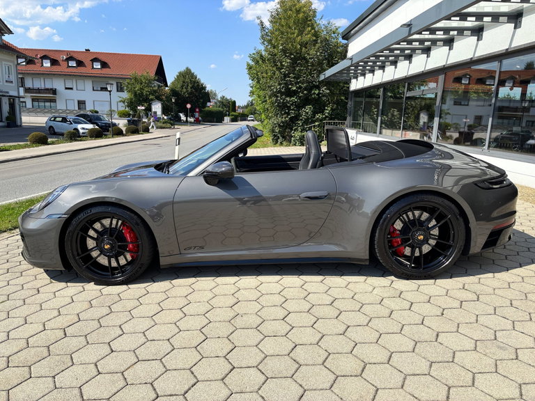 Porsche 992 Carrera 4 GTS