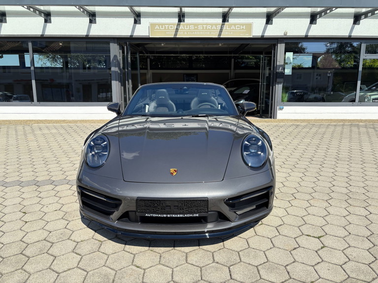 Porsche 992 Carrera 4 GTS