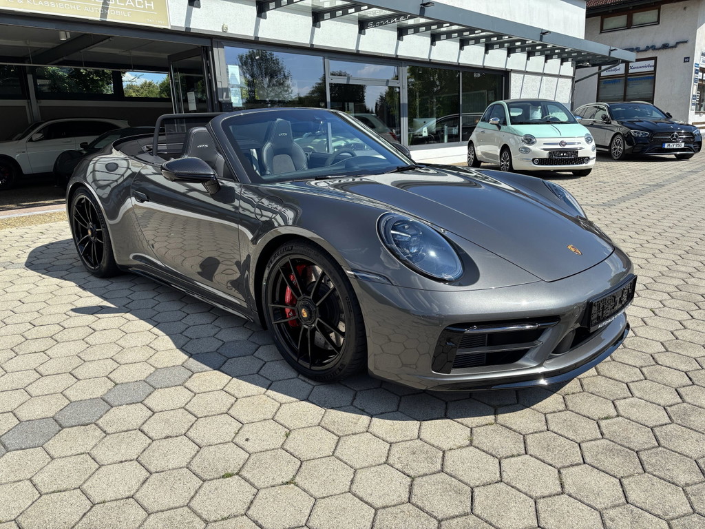 Porsche 992 Carrera 4 GTS